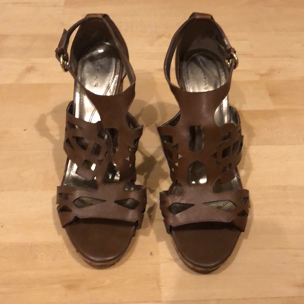 Tahari brown leather wedges size 10
